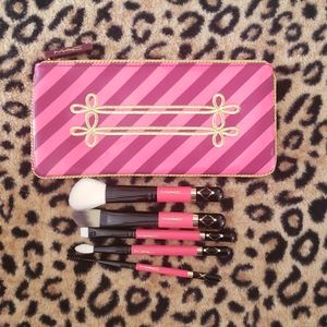 MAC Holiday Brush Set